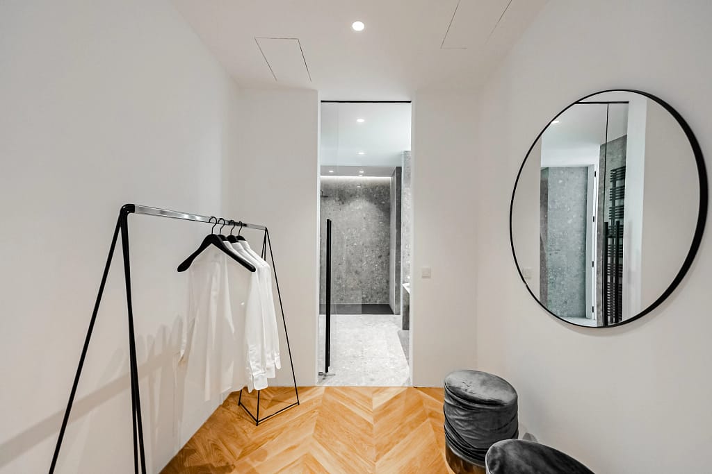 Herrschaftliche Altbauwohnung in erstklassiger Lage an der Leipziger Thomaskirche 8 Architektur - Immobilie - Ankleide 1