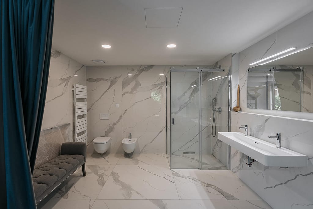 Moderne Wohnung mit stylischer Ästhetik in Berlin-Steglitz nahe Schlachtensee 8 Architektur - Immobilie - Bad