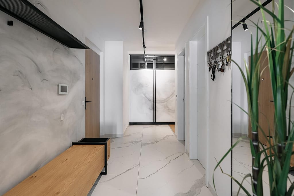 Moderne Wohnung mit stylischer Ästhetik in Berlin-Steglitz nahe Schlachtensee 12 Architektur - Immobilie - Flurbereich