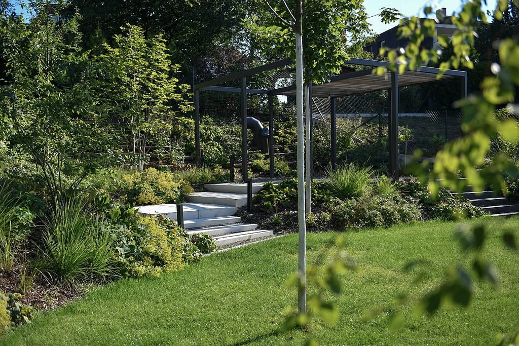 Wohnung mit Privatgarten in Bestlage von Berlin-Wilmersdorf 3 Architektur - Immobilie - Garten 2 1