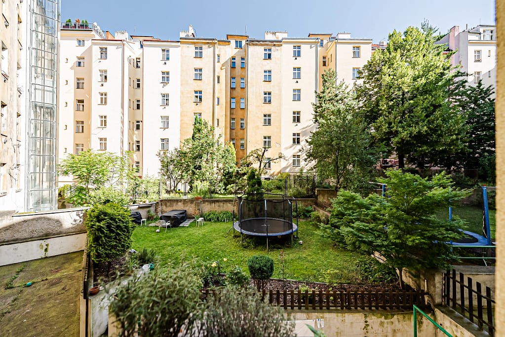 Hochwertig renoviertes Albau-Juwel in Gohlis-Süd in Leipzig 4 Architektur - Immobilie - Innenhof 1