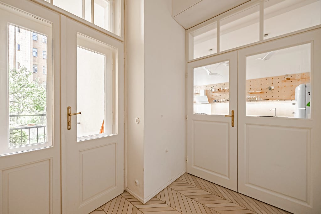 Hochwertig renoviertes Albau-Juwel in Gohlis-Süd in Leipzig 12 Architektur - Immobilie - Zugang zum Balkon